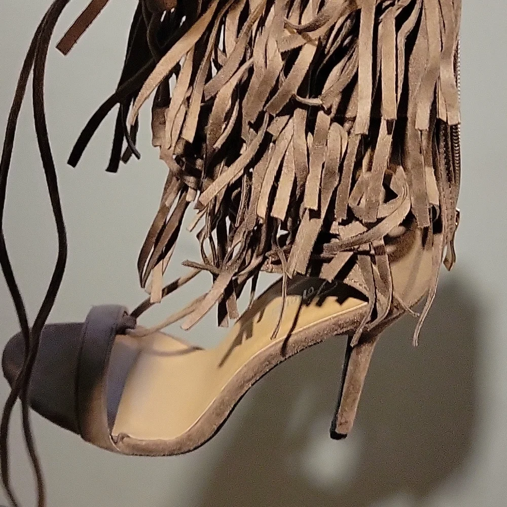 Heels - Picture 2 of 4